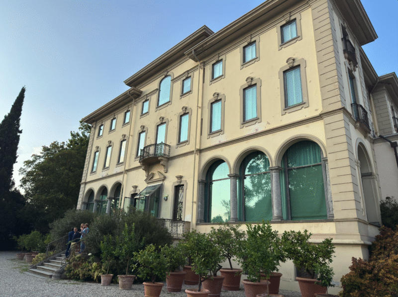 Fondazione Magnani Rocca: un vernissage tra moda, immagini e giardino all’italiana